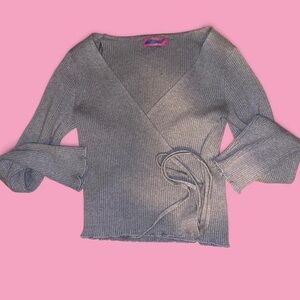 Edikted Gray V-Neck Sweater Luxurious Knit Style